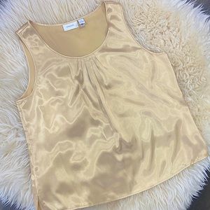 Sleeveless dress top